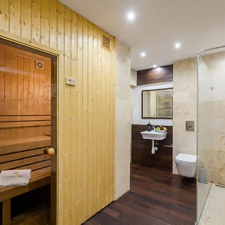 アパート Golden - Forest Retreat With Jacuzzi And Garden View コンスタンチン＝イェジオルナ