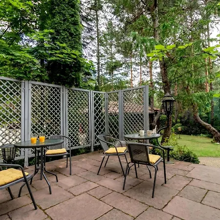 アパート Golden - Forest Retreat With Jacuzzi And Garden View コンスタンチン＝イェジオルナ