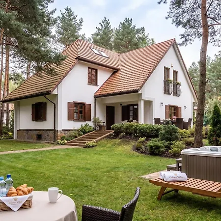 Golden - Forest Retreat With Jacuzzi And Garden View *