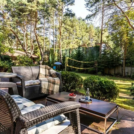 アパート Golden - Forest Retreat With Jacuzzi And Garden View コンスタンチン＝イェジオルナ