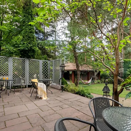 Golden - Forest Retreat With Jacuzzi And Garden View アパート コンスタンチン＝イェジオルナ